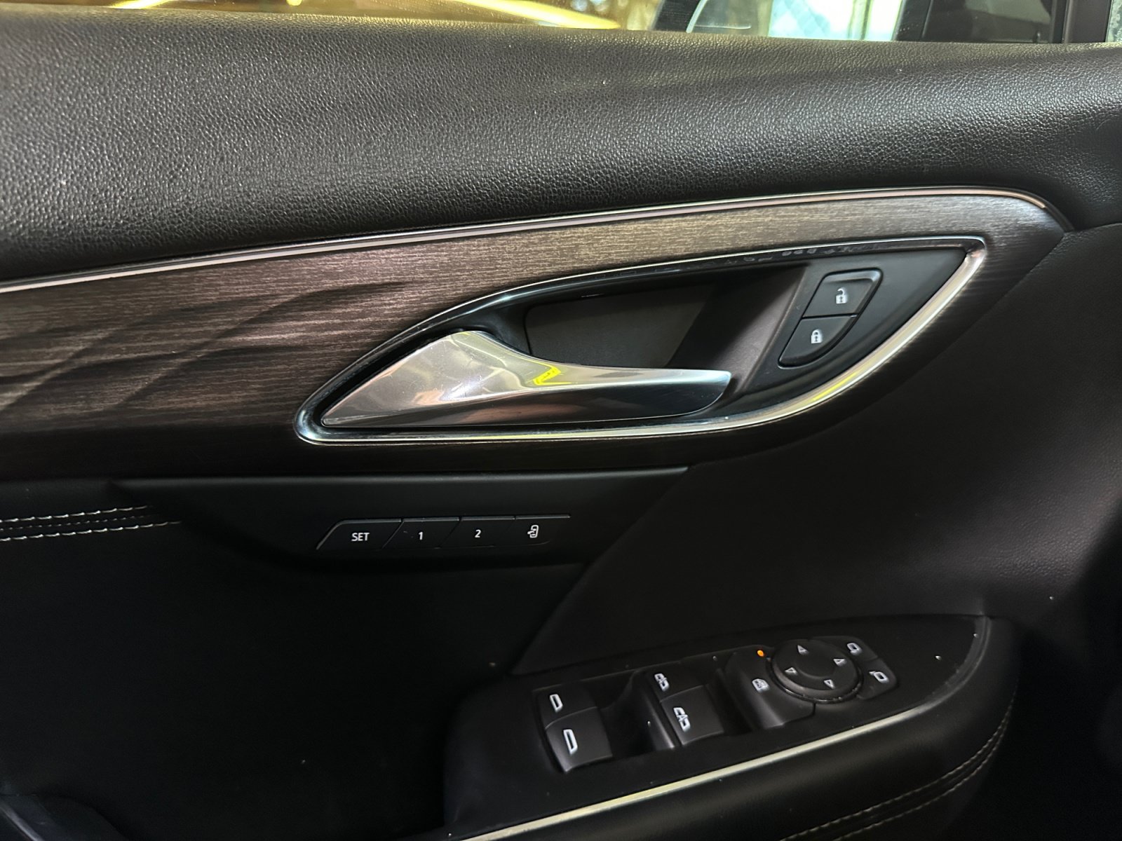 Used 2022 Buick Envision Avenir w/ Technology Package II FWD image 17
