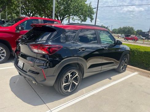 Used 2021 Chevrolet TrailBlazer RS w/ Technology Package FWD image 4