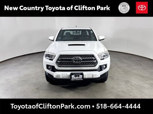 Used 2017 Toyota Tacoma TRD Sport image 8