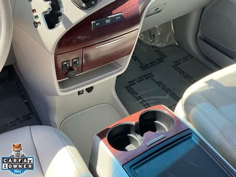 Used 2014 Toyota Sienna XLE image 45
