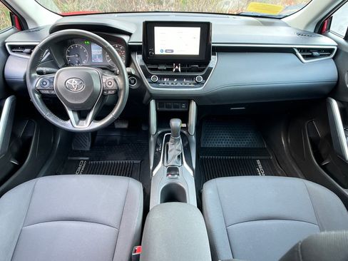 Used 2023 Toyota Corolla Cross LE w/ Moonroof Package image 13