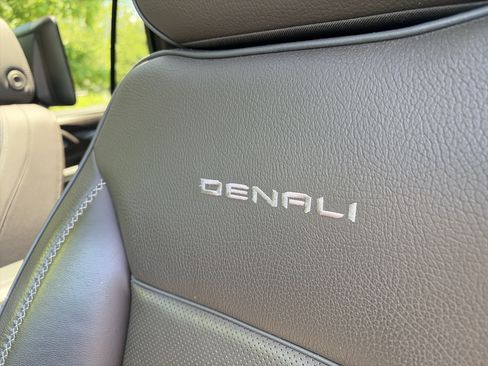 Used 2021 GMC Yukon Denali w/ Denali Ultimate Package AWD/4WD image 22