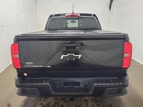 Used 2017 Chevrolet Colorado Z71 w/ Z71 Midnight Edition AWD/4WD image 5