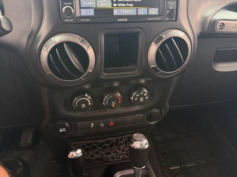 Used 2015 Jeep Wrangler Unlimited Sport AWD/4WD image 15