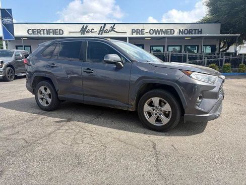 Used 2020 Toyota RAV4 XLE w/ Convenience Package FWD image 1