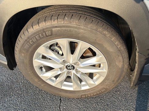 Certified 2025 Toyota Corolla Cross LE FWD image 34