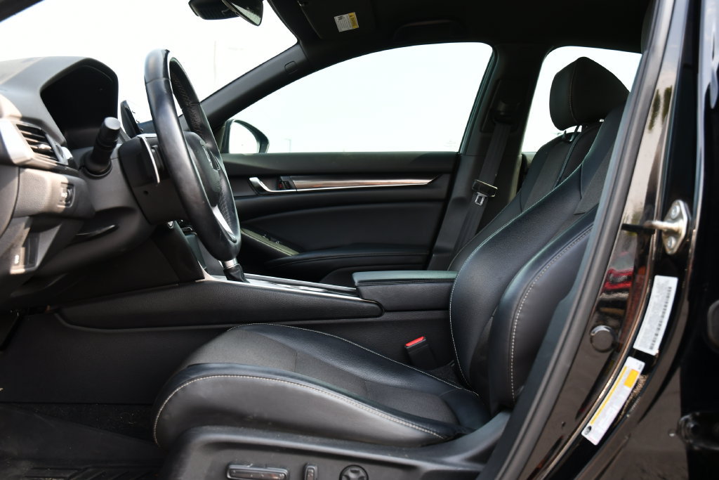 Used 2018 Honda Accord Sport image 14