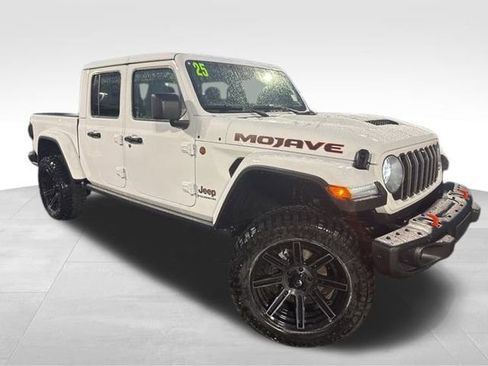 New 2025 Jeep Gladiator Mojave image 1