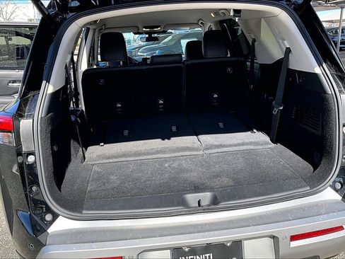 Used 2025 Nissan Pathfinder SL image 48