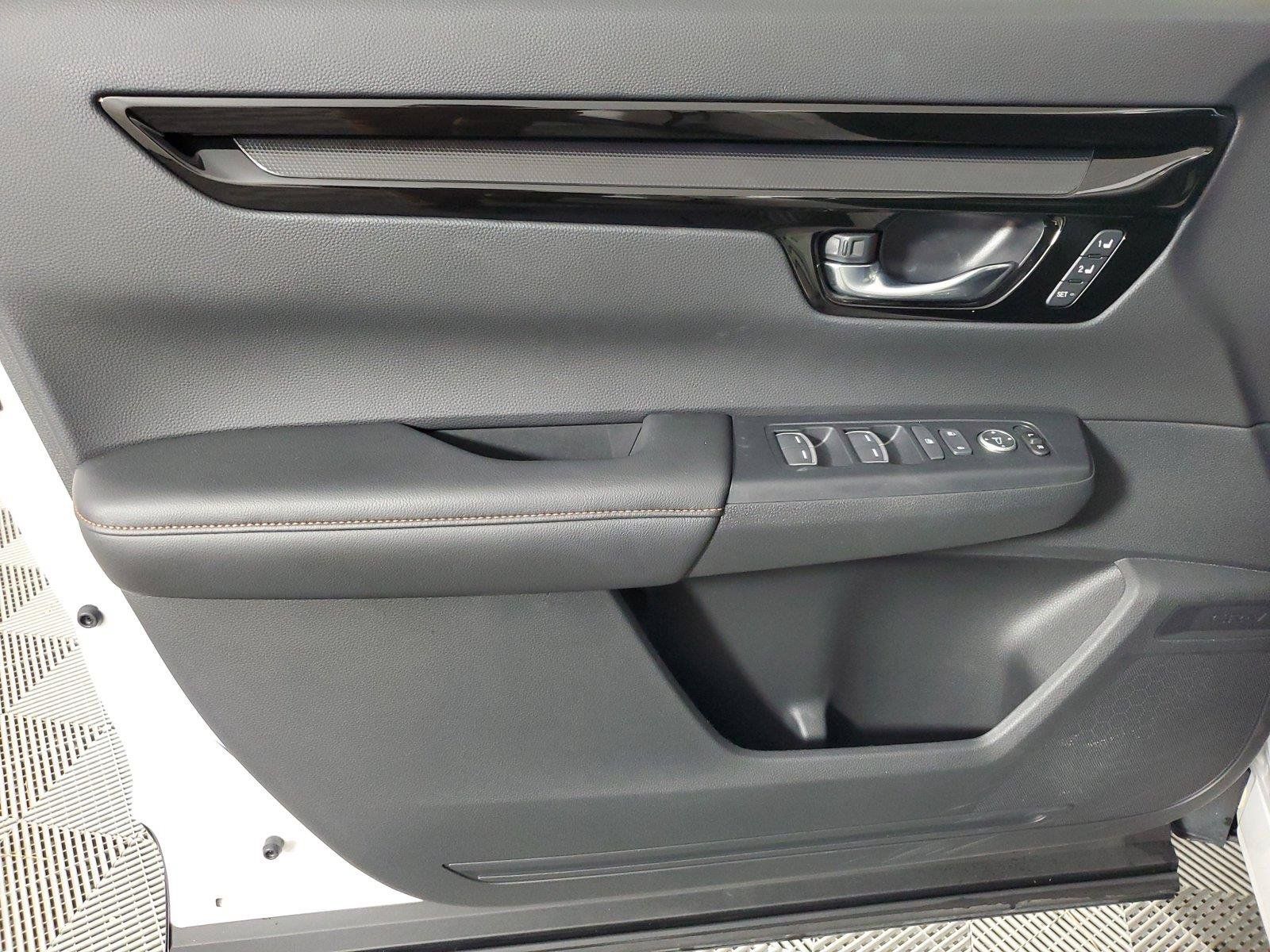Used 2025 Honda CR-V Sport Touring image 19