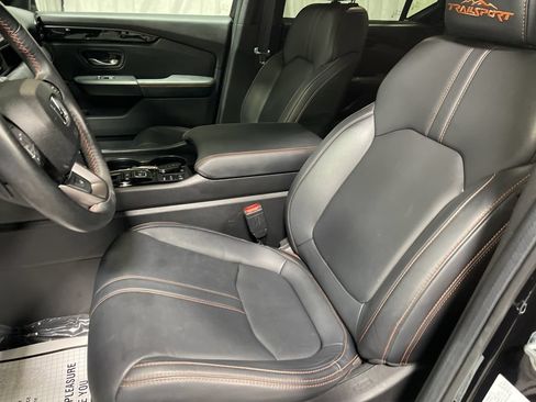 Used 2025 Honda Pilot TrailSport image 26