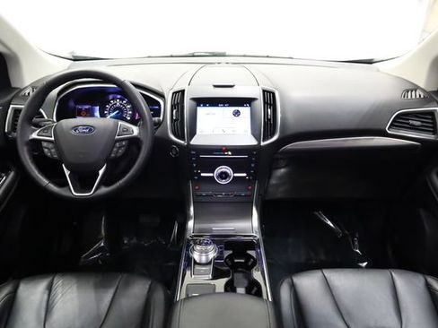 Used 2019 Ford Edge Titanium image 16