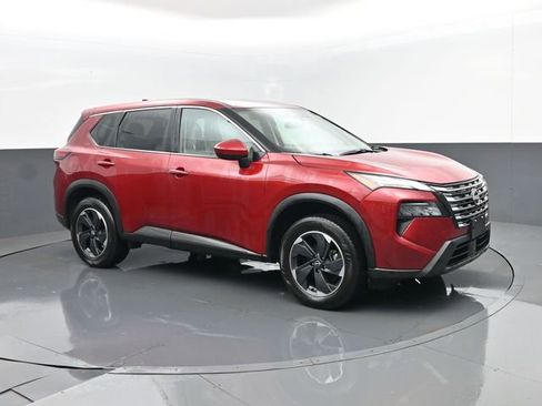 Used 2025 Nissan Rogue SV AWD/4WD image 3