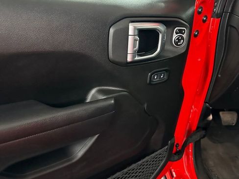Used 2024 Jeep Wrangler Unlimited AWD/4WD image 9