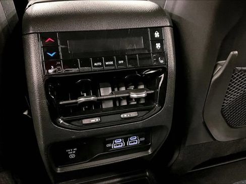 Used 2023 Jeep Grand Cherokee L Limited AWD/4WD image 33