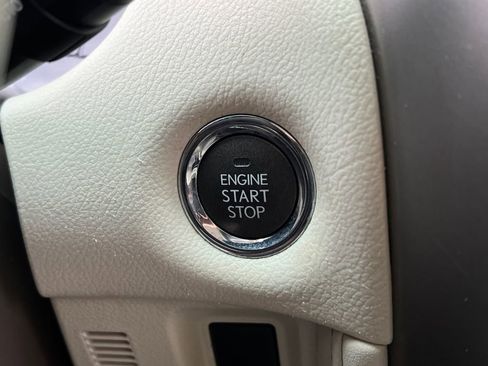 Used 2019 Lexus GX 460 Premium w/ Premium Package image 32