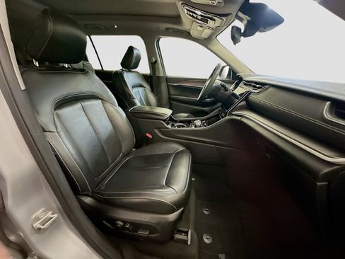 Used 2023 Jeep Grand Cherokee L Limited w/ Black Appearance Package image 35