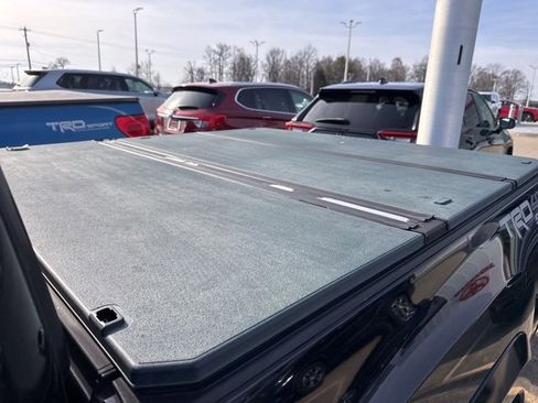 Used 2018 Toyota Tacoma TRD Sport image 5