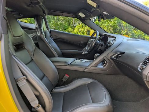 Used 2019 Chevrolet Corvette Stingray Coupe w/ 1LT RWD image 18