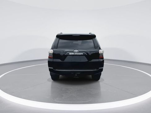 Used 2022 Toyota 4Runner SR5 AWD/4WD image 10
