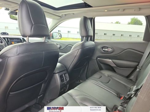 Used 2021 Jeep Cherokee Limited AWD/4WD image 12