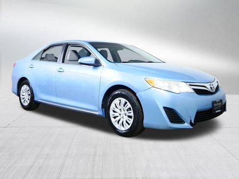 Used 2013 Toyota Camry LE image 1
