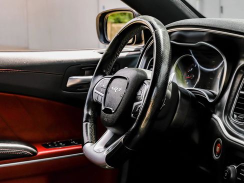 Used 2018 Dodge Charger SRT RWD image 19