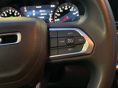 Used 2024 Jeep Compass Latitude image 16