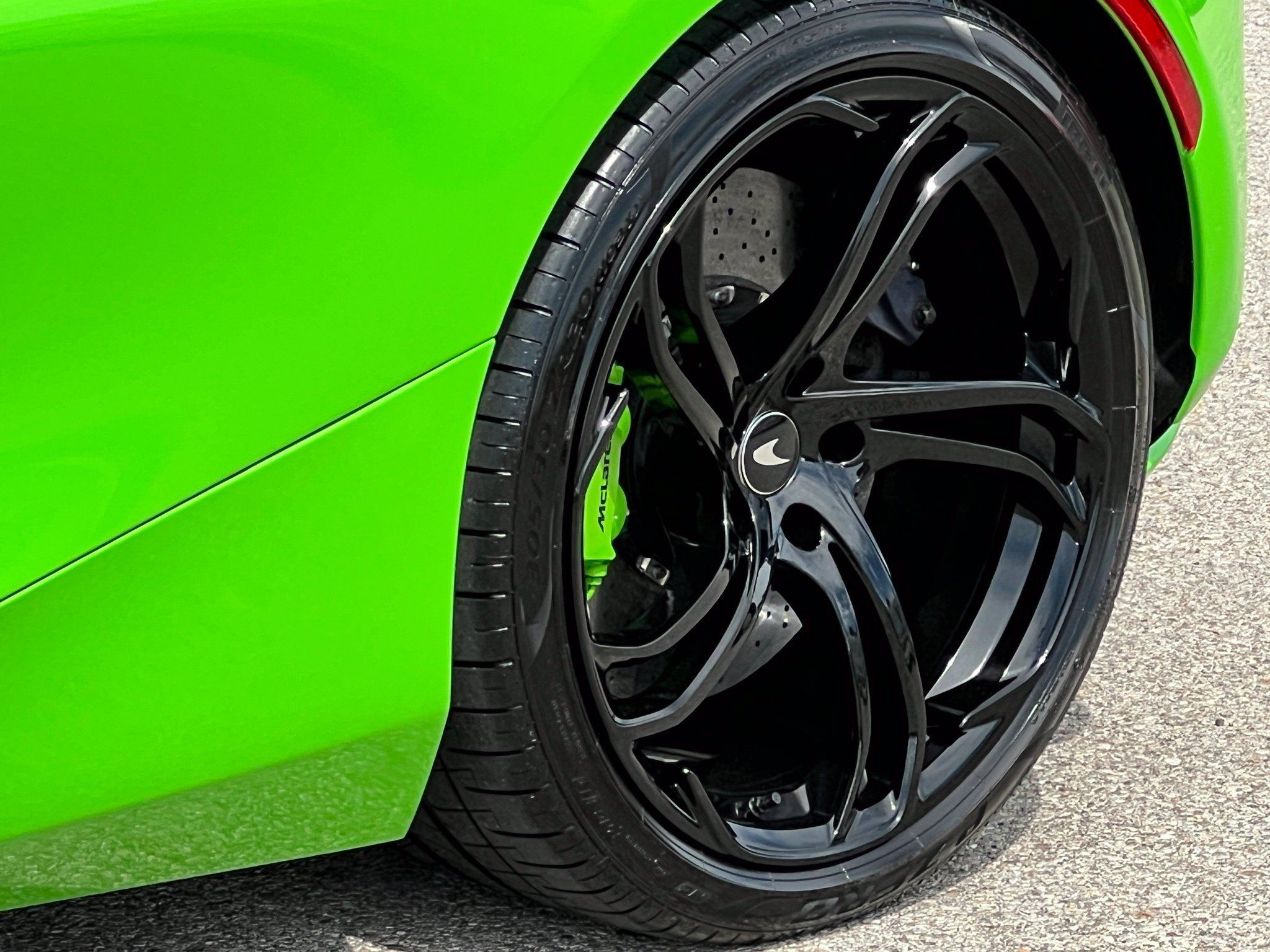 Used 2024 McLaren 750S RWD image 20
