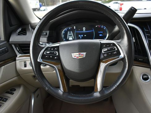 Used 2020 Cadillac Escalade ESV Premium Luxury image 14