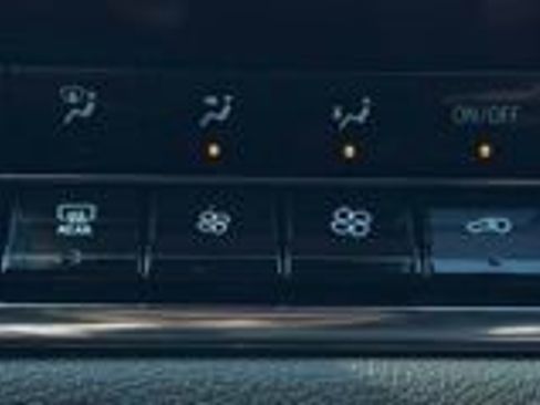 Used 2023 GMC Canyon Denali image 41