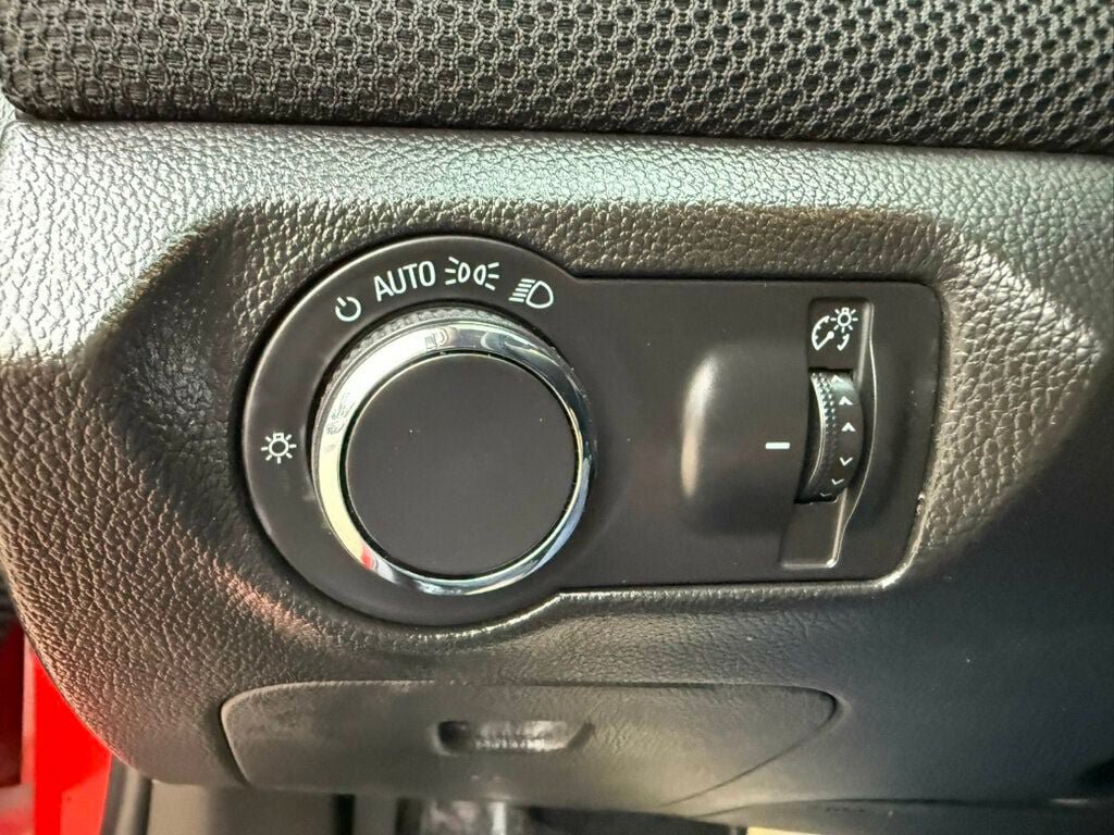 Used 2016 Chevrolet Cruze LT FWD image 21