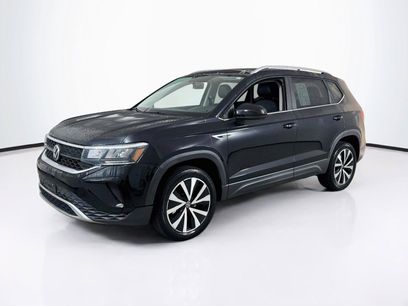 Used 2022 Volkswagen Taos SE w/ Panoramic Sunroof Package