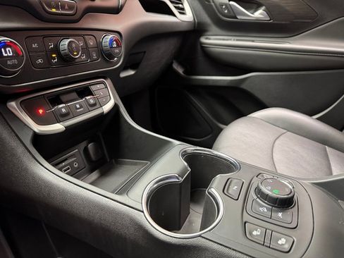 Used 2022 GMC Terrain SLT w/ Tech Package image 19