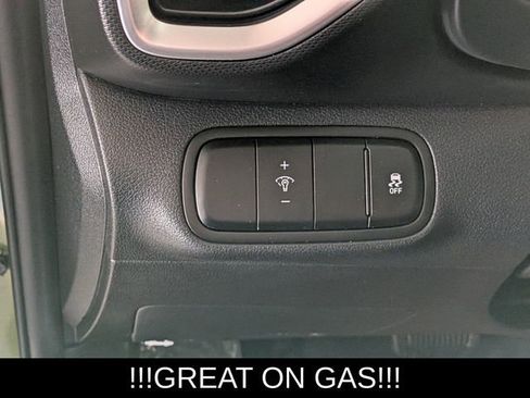 Used 2024 Hyundai Venue SEL image 14