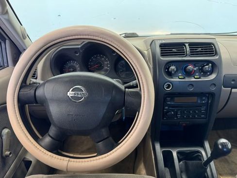 Used 2002 Nissan Frontier XE image 3
