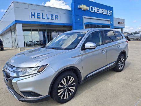 Used 2019 Mitsubishi Outlander SE FWD image 3