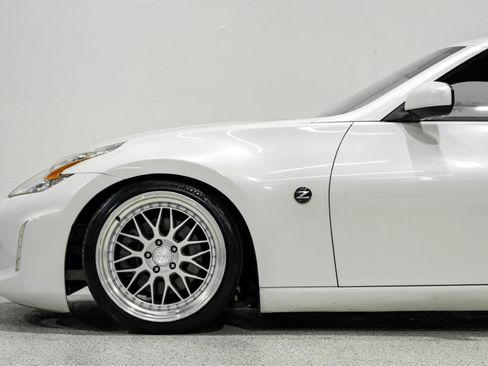 Used 2013 Nissan 370Z Touring image 12