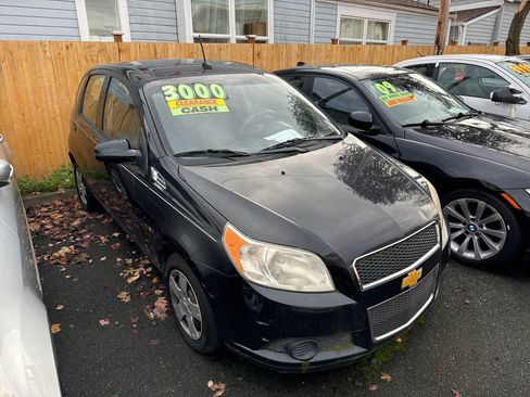 Used 2009 Chevrolet Aveo5 LT w/ Power and Convenience Package image 2