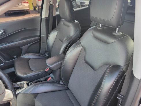 Used 2019 Jeep Compass Latitude image 9