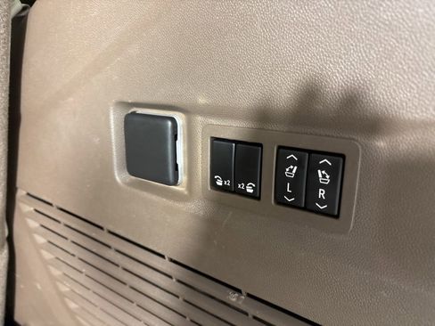 Used 2023 GMC Yukon Denali image 48