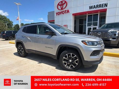 Used 2022 Jeep Compass Latitude w/ Convenience Group AWD/4WD image 1