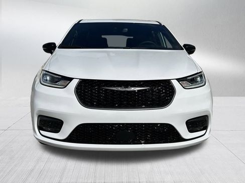 New 2026 Chrysler Pacifica Select image 2