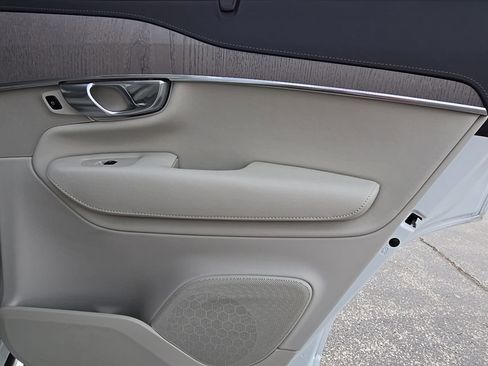 Used 2025 Volvo XC90 B6 Ultra w/ Protection Package Premier image 37