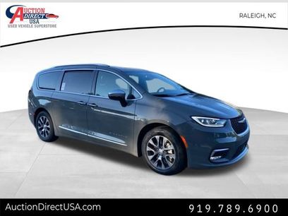 Used 2023 Chrysler Pacifica Pinnacle