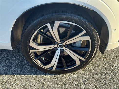 Used 2022 Volvo XC60 T8 R-Design w/ Advanced Package image 12