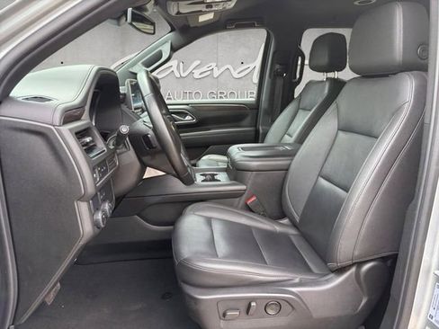 Used 2024 Chevrolet Suburban LT RWD image 19