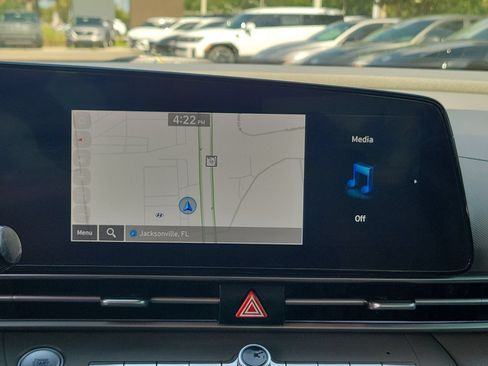 Used 2024 Hyundai Elantra SEL FWD image 31
