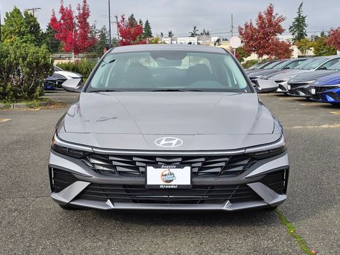 New 2025 Hyundai Elantra SE image 2