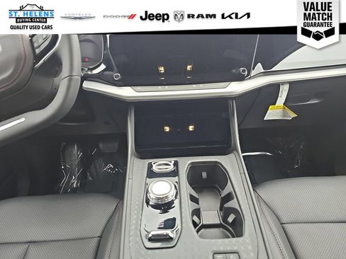 Used 2024 Jeep Wagoneer Launch Edition AWD/4WD image 26